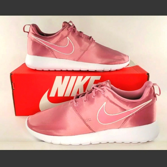 nike women's roshe one shoes